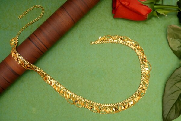 Characteristics of Traditional Full Kamarbandh Pan Leaf Motifs in Pan Gold