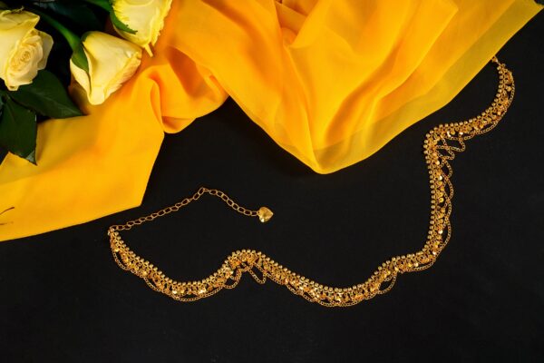 Features of the Customary Gold Kamarbandh